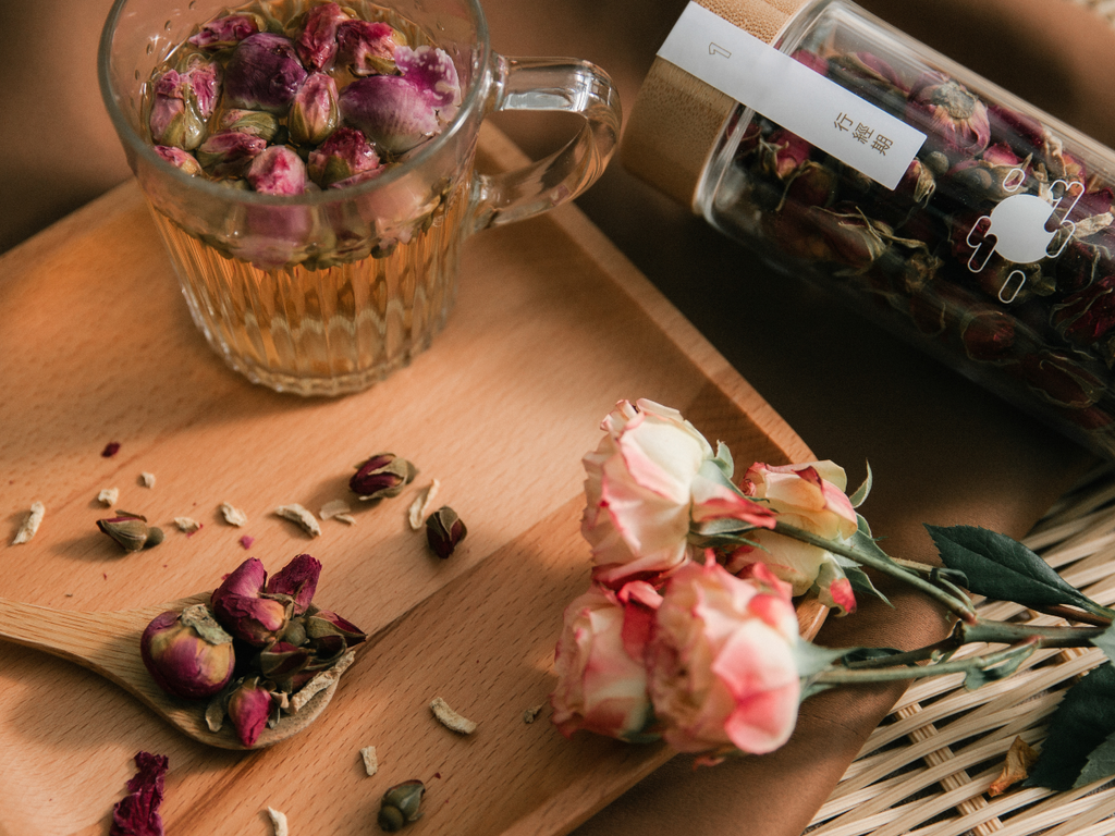 flower tea on the plate