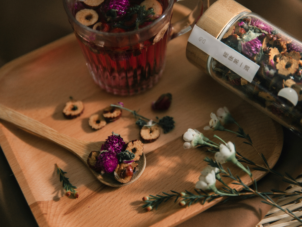 flower tea on the plate