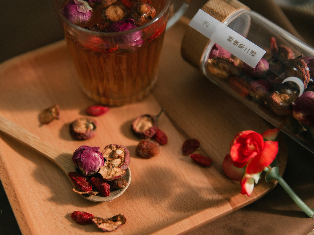 flower tea on the plate