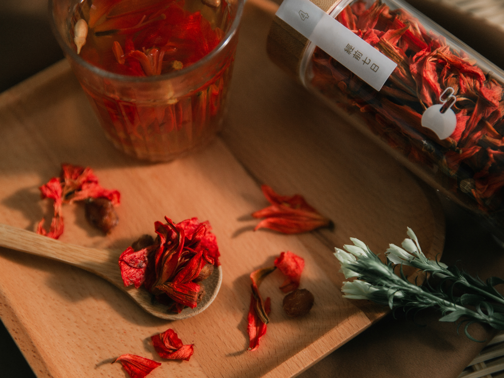 flower tea on the plate